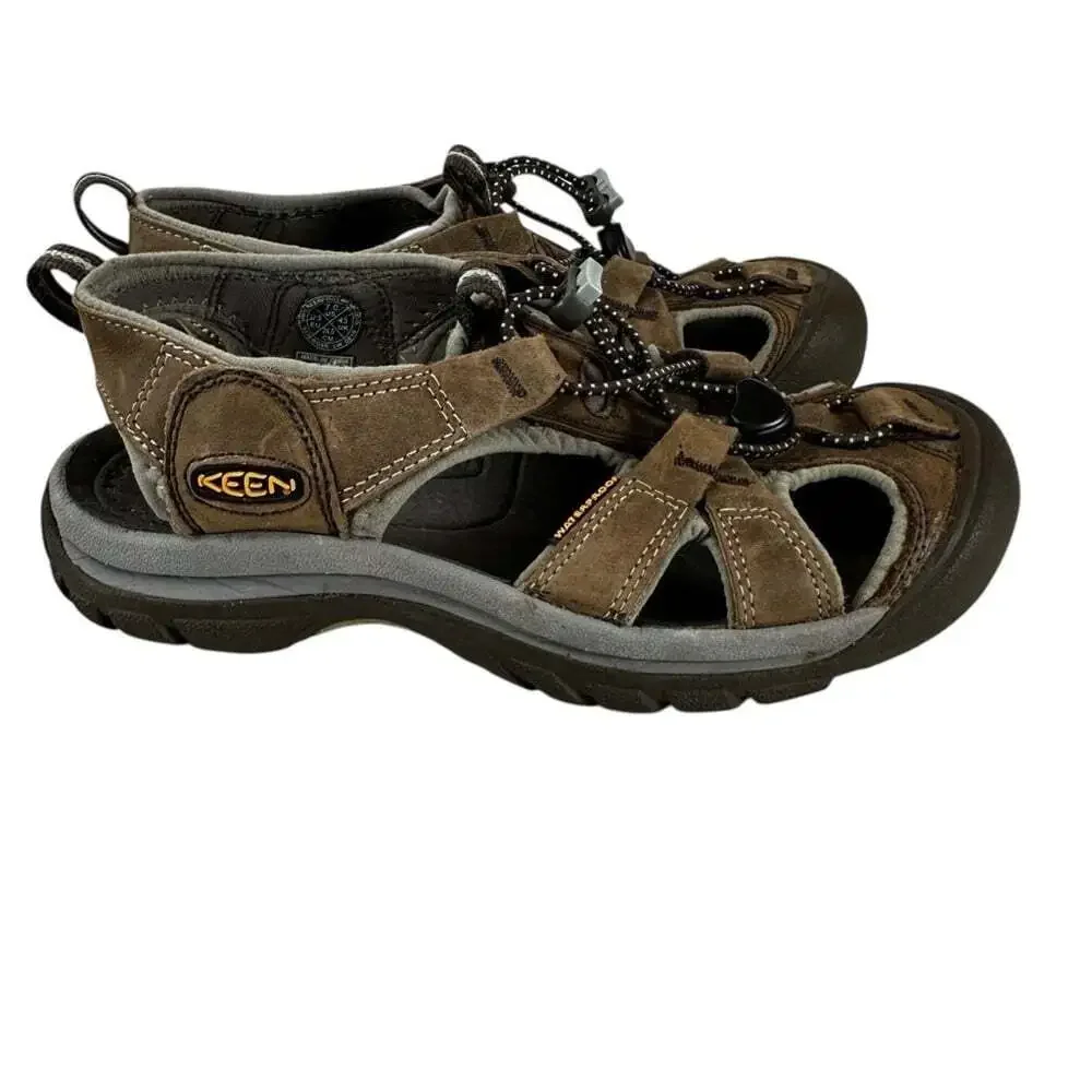 KEEN Austin Mens Sandals Size 7 Brown Leather Hiking Trail Outdoor Closed Toe